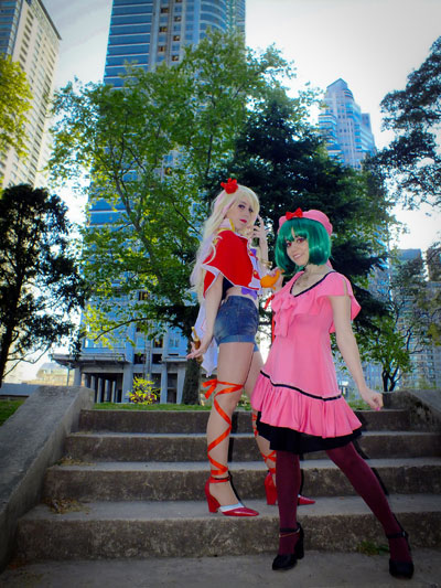 Ana Bertola y Romina Bosich como Ranka Lee y Sheryl Nome de la serie japonesa Macross Frontier